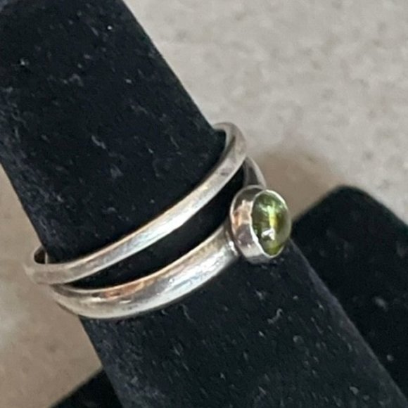 Dainty Peridot Stackable Ring Sterling Precious Stone Ring Size 5.75 - Picture 8 of 10